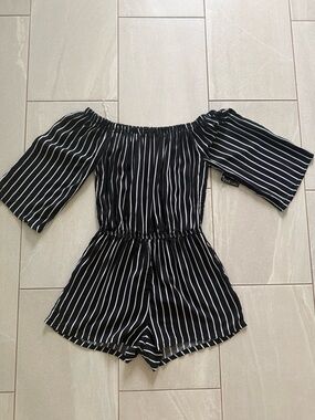 Love by Chesley Black White Stripe Off Shoulder Romper NWT Size L
